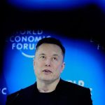 Musk Tesla by mohla zacat predavat humanoidne roboty do konca roka 2027