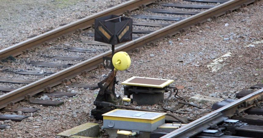 Muz sa posmykol na kolajisku v okamihu ked sa blizil vlak Zraneniam podlahol Korzar Spis a Gemer SME