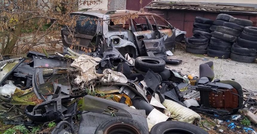 Na pozemku nazbieral tony odpadu Nevyuzil sancu ho odstranit sud ho potrestal