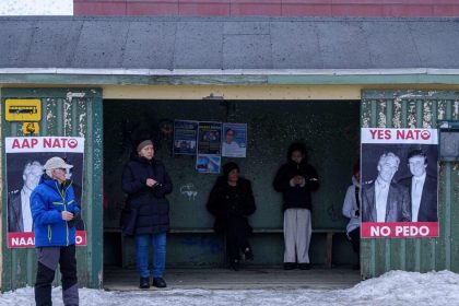 Neil Young obyvatelom Gronska daroval svoju hudbu na zmiernenie stresu z Trumpa