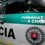 Policajne hliadky prenasledovali auto s hladanym muzom