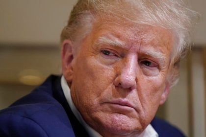 Pre Velku Britaniu je velmi nebezpecne obchodovat s Cinou vyhlasili Trump