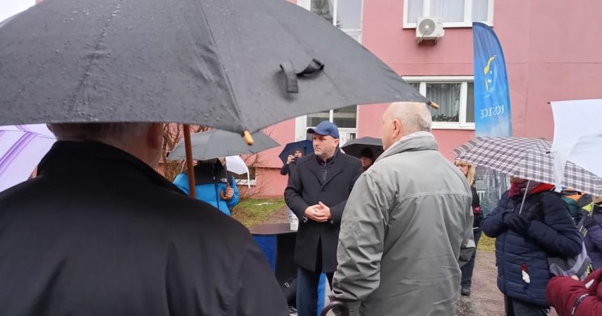 Regulovane parkovanie moze este narazit Primator sa stretol s obyvatelmi kosickeho sidliska