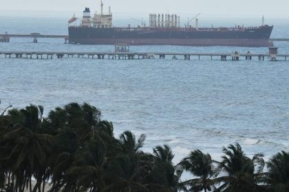 Ropne tankery z venezuelskych pristavov zmizli napriek blokade USA