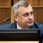 SNS stiahla z rokovania schodne navrh na tresty za extremizmus