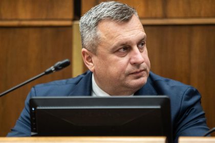 SNS stiahla z rokovania schodne navrh na tresty za extremizmus