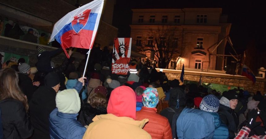 V Ziline protestovali studenti Premiera Fica vyzvali na diskusiu