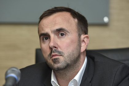 Vlada podla PS zlyhava pri rieseni krizy dostupneho byvanya ktora ohrozuje najma mladych