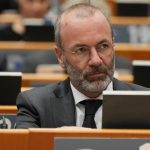 Weber Poziciu predsedu Evropskej komisie a Rady by mala zastavat jedna osoba