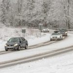 ZJAZDNOST Mnohe cesty zjazdne avsak s obmedzeniami Silne snezenie hlasia na hornom Povazi Kysuciach a v oblasti Strby