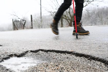 snehovou pokrivkou treba v niektorych okresoch pocitat az do stvrtkoveho obeda