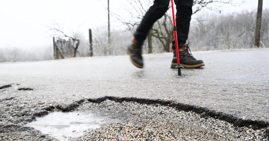 snehovou pokrivkou treba v niektorych okresoch pocitat az do stvrtkoveho obeda