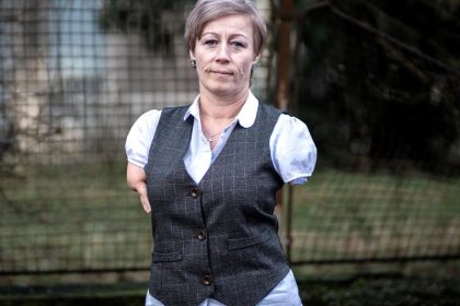 Aby som mohla pracovat staci mi si len vyzu ponozky hovori zena bez ruk