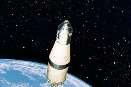 Apollo 8 prinieslo ludi k Mesiacu ako prve V jej stopach poleti Artemis II tentoraz aj so zenou a Afroamericanom