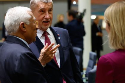 Babis sa na samite EU postavil za spalovacie vozidla a jadrovu energetiku