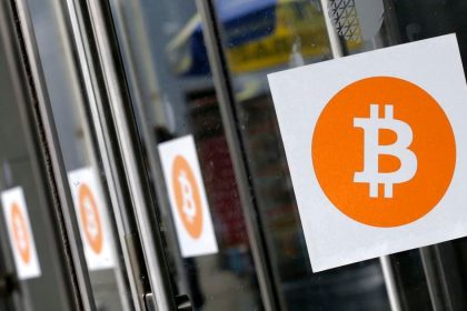 Bitcoin poklesol na desatmesacne minimum