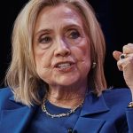 Clintonova chce aby Trump vypovedal v kauze Epstein