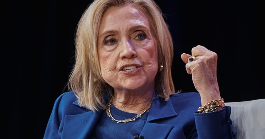 Clintonova chce aby Trump vypovedal v kauze Epstein