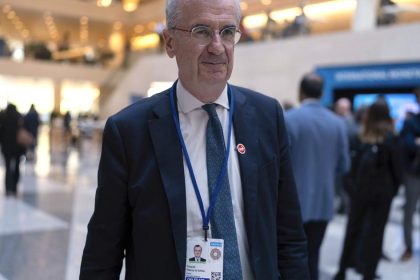 Guverner francuzskej centralknej banky oznamil svoj odchod