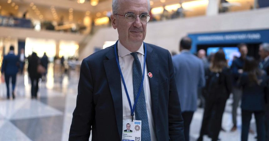 Guverner francuzskej centralknej banky oznamil svoj odchod