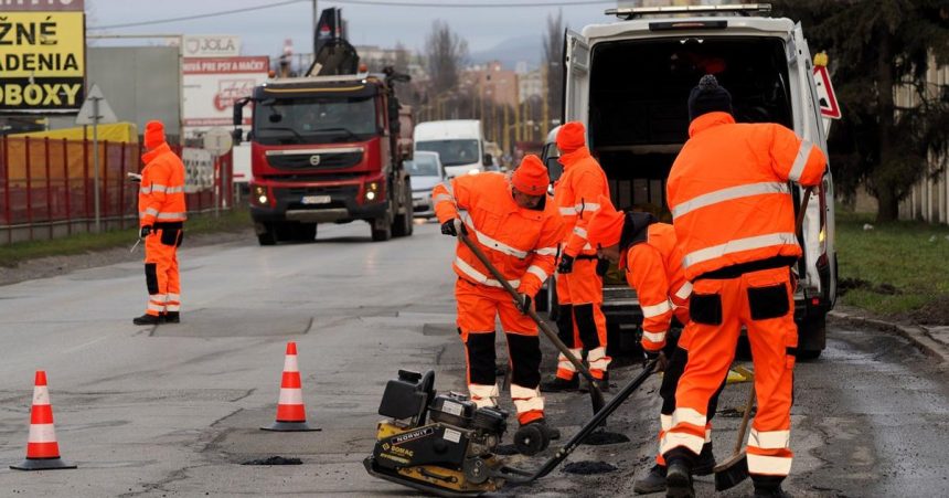 Kosice Mesto pokracuje v oprave vytlok ktore vznikli pocas tejto zimy