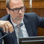 Kotalar je obvineny z tvrdeni o toxicite vakcin tvrdi poslanec Szalay