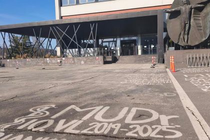 Lekarsku fakultu v Kosiciach evakuovali budovu prehladavali policajti so psami