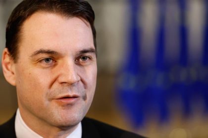 Macinka sa ospravedlnovat nebude spolu so svojim ministerstvom chce ignorovat prezidenta