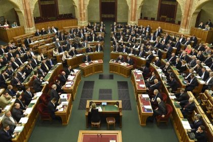 Madarska ekonomika vo stvrton stvrtroku medzirocne vzrastla o 07 percent