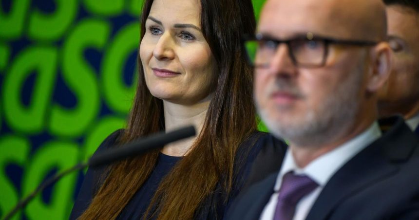 OPOZICIA Liberali vyzyvaju ministra vnutra aby zrusil tender na poradcov v hodnote 40 milionov eur ziadaju aj vysvetlenie