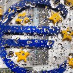 Obchodny prebytok eurozony na konci roka medzirocne klesol o viac ako miliardu eur