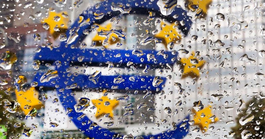 Obchodny prebytok eurozony na konci roka medzirocne klesol o viac ako miliardu eur