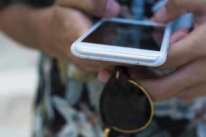 Obetou podvodu sa stal muz ktory mal pomoct pribuznemu odblokovat ucet