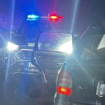 Odic pod vplyvom drog so zakazom soferovania narazil do auta policajnej hliadky