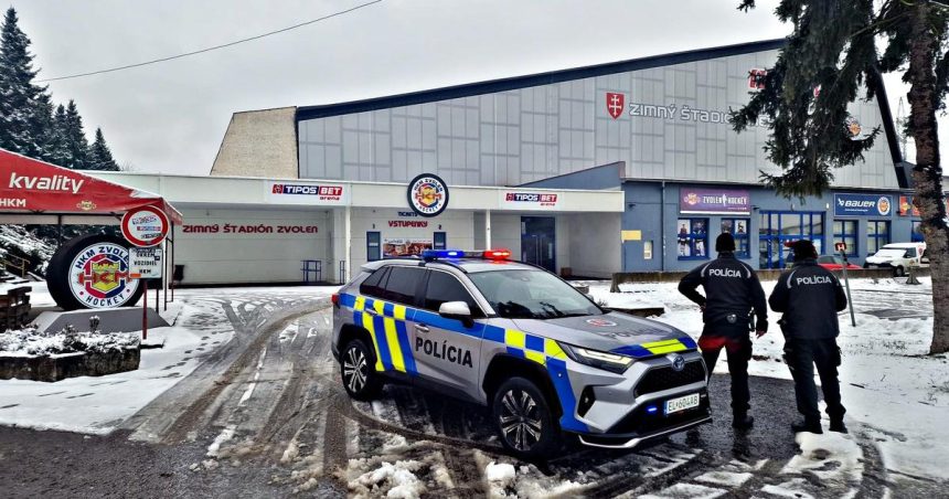 Porucha chladiaceho zariadenia na zimnom stadione sposobila unik cpavku doprava v tomto useku bola obmedzena