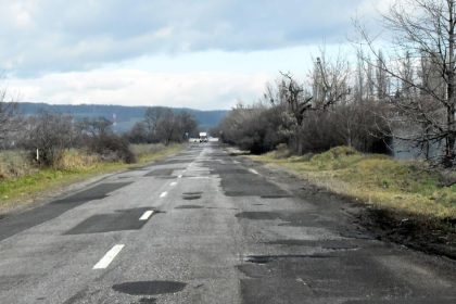 Potrebuj milin maj desatisc obce hadaj prostriedky na opravu cesty smrti