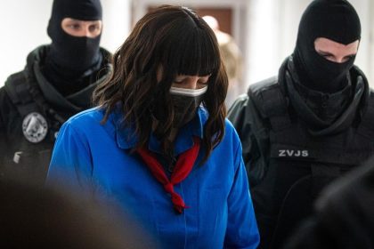 Proces v kauze vrazdy novinara Kocnerova volavka Zsuzsova si stazuje na eskortu