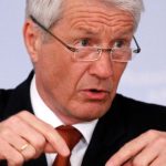 Rada Europy zrusila imunitu svojmu byvalemu sefovi kvoli vazbam na Epsteina