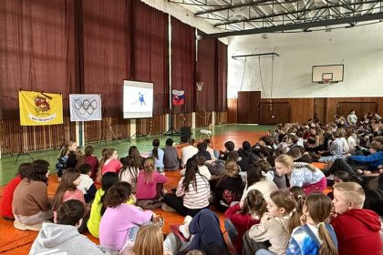 Rozhadane Slovensko spojil hokej Deti sa neucia fandi sa v skolkach uradoch aj vo fabrikach