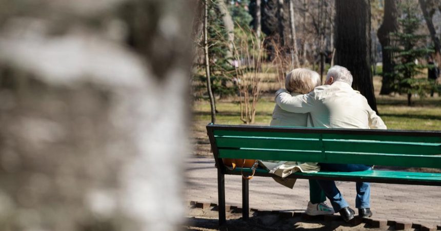 Seniori tvoria viac ako tretinu populacie Topolcian dopyt po socialnych sluzbach sa dramaticky zvysuje