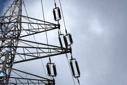Slovenska elektrina prioritne pre slovenske firmy nezmysel odmieta to dokonca aj statny podnik