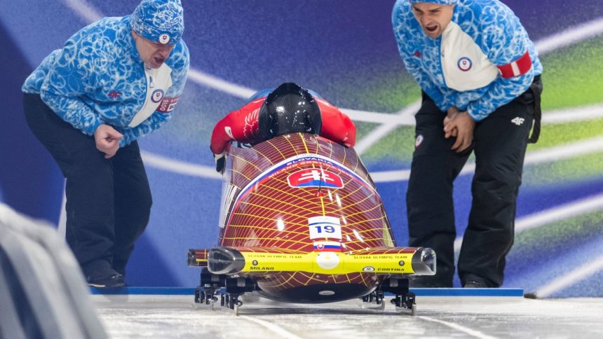 Slovenske bobistky absolvovali prvu jazdu stratili jednu sekundu na liderky