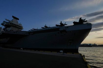 Starmer Britania vysle do severneho Atlantiku flotilu lietadlovych lodi