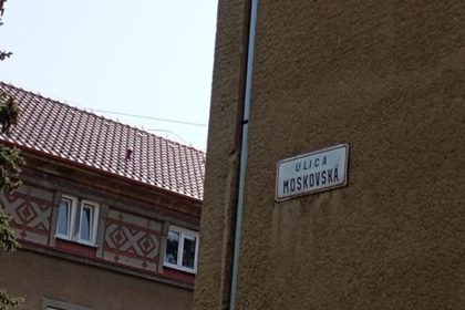 Stoja za Ukrajinou Martincania si uctia obete vojny Moskvu chcu vymazat z ulice aj z kina