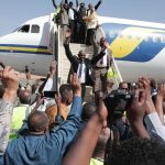 Sudan Na letisku v Chartume pristalo prve civilne lietadlo od zaciatku konfliktu