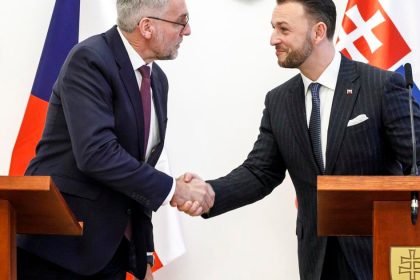 Sutaj Estok podpisal dohodu o policajnej spolupraci s ceskym ministrom vnura
