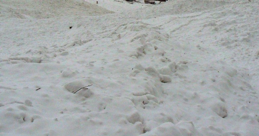 Svajciarsko Lavina spsobila vykolajenie vlaku pravdepodobne su aj zraneni