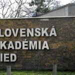 Svetlo ju aktivuje molekula nasledne zautoci Eurposki a slovenski vedci testuju setrnejsiu liecbu rakoviny