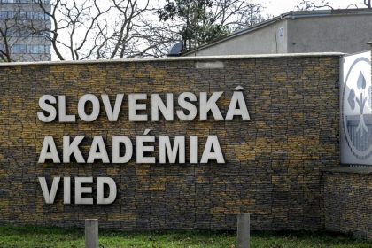 Svetlo ju aktivuje molekula nasledne zautoci Eurposki a slovenski vedci testuju setrnejsiu liecbu rakoviny