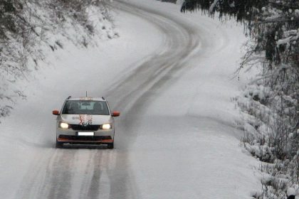 V niektorych oblastiach si vodici musia davat pozor na poladovicu